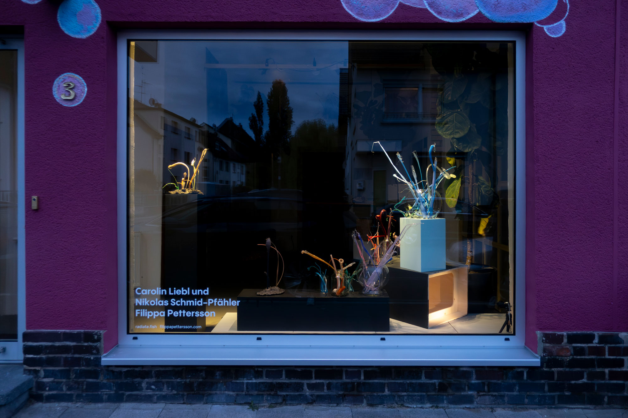 Schaufenster Schau mit Carolin Liebl & Nikolas Schmid-Pfähler zusammen mit Filippa Pettersson